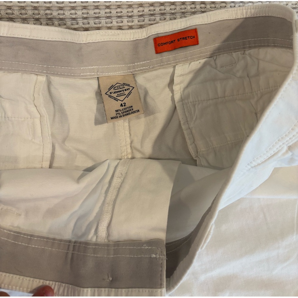 Men's Dockers White Cargo Shorts - Picture 2 of 2
